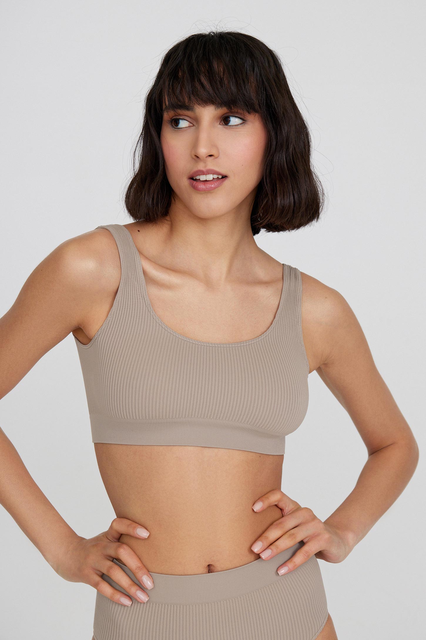 Wide-strap top set with high-rise briefs – фото № 3