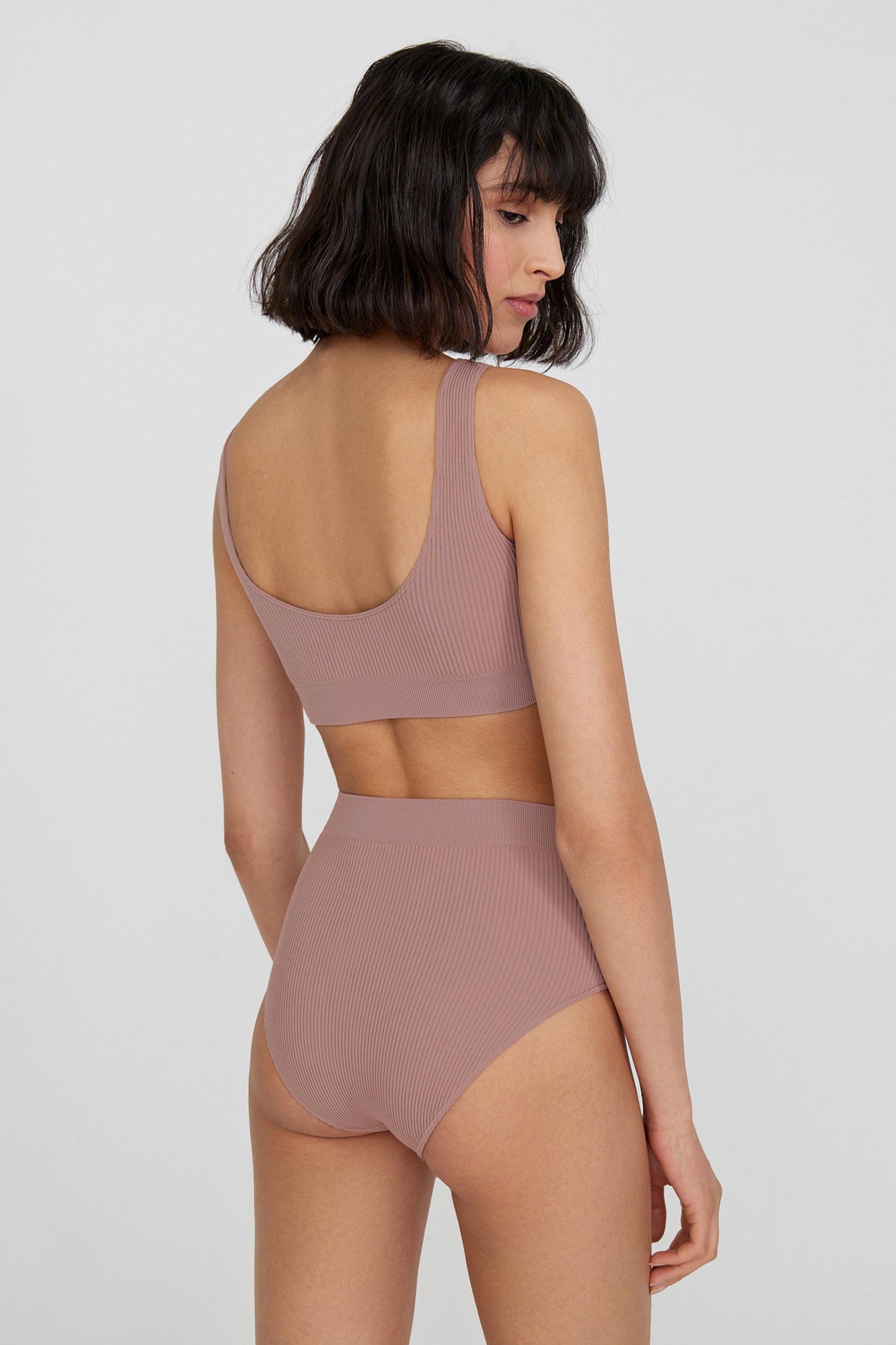 Wide-strap top set with high-rise briefs – фото № 5