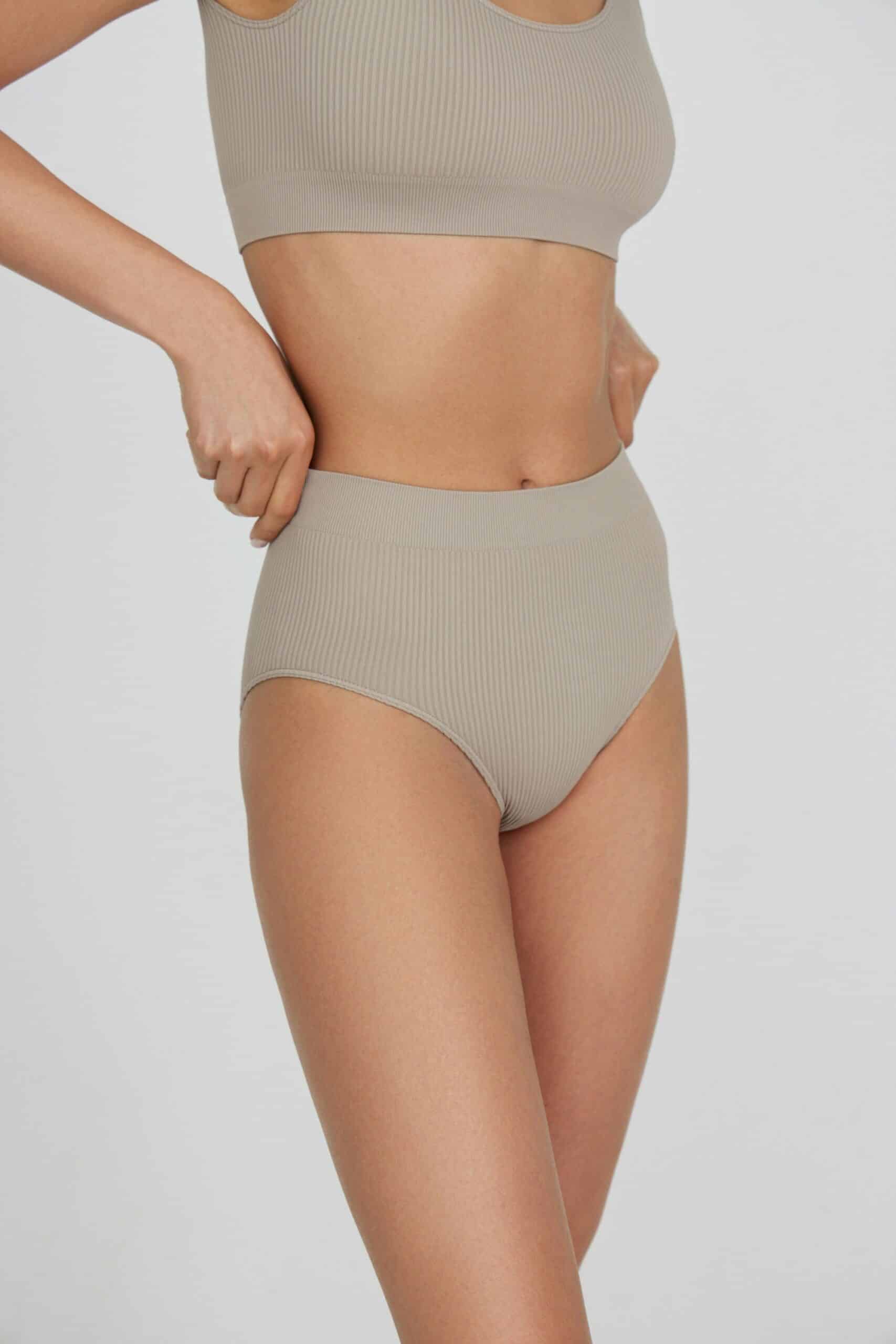 Wide-strap top set with high-rise briefs – фото № 4