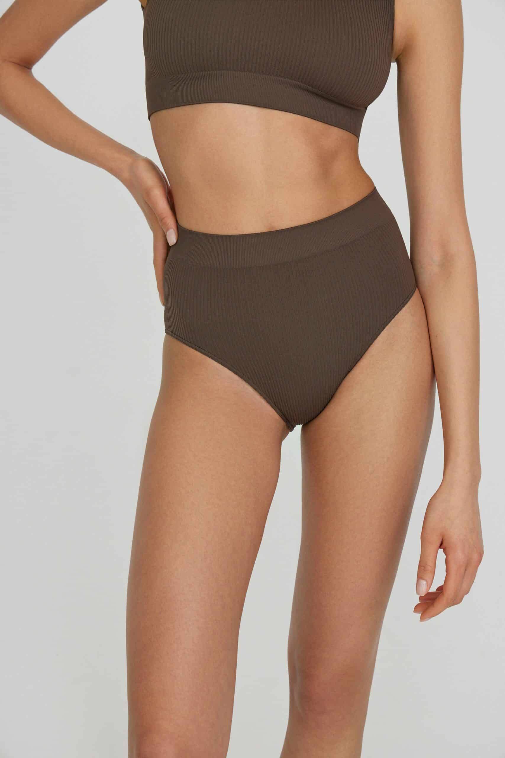 Wide-strap top set with high-rise briefs – фото № 5