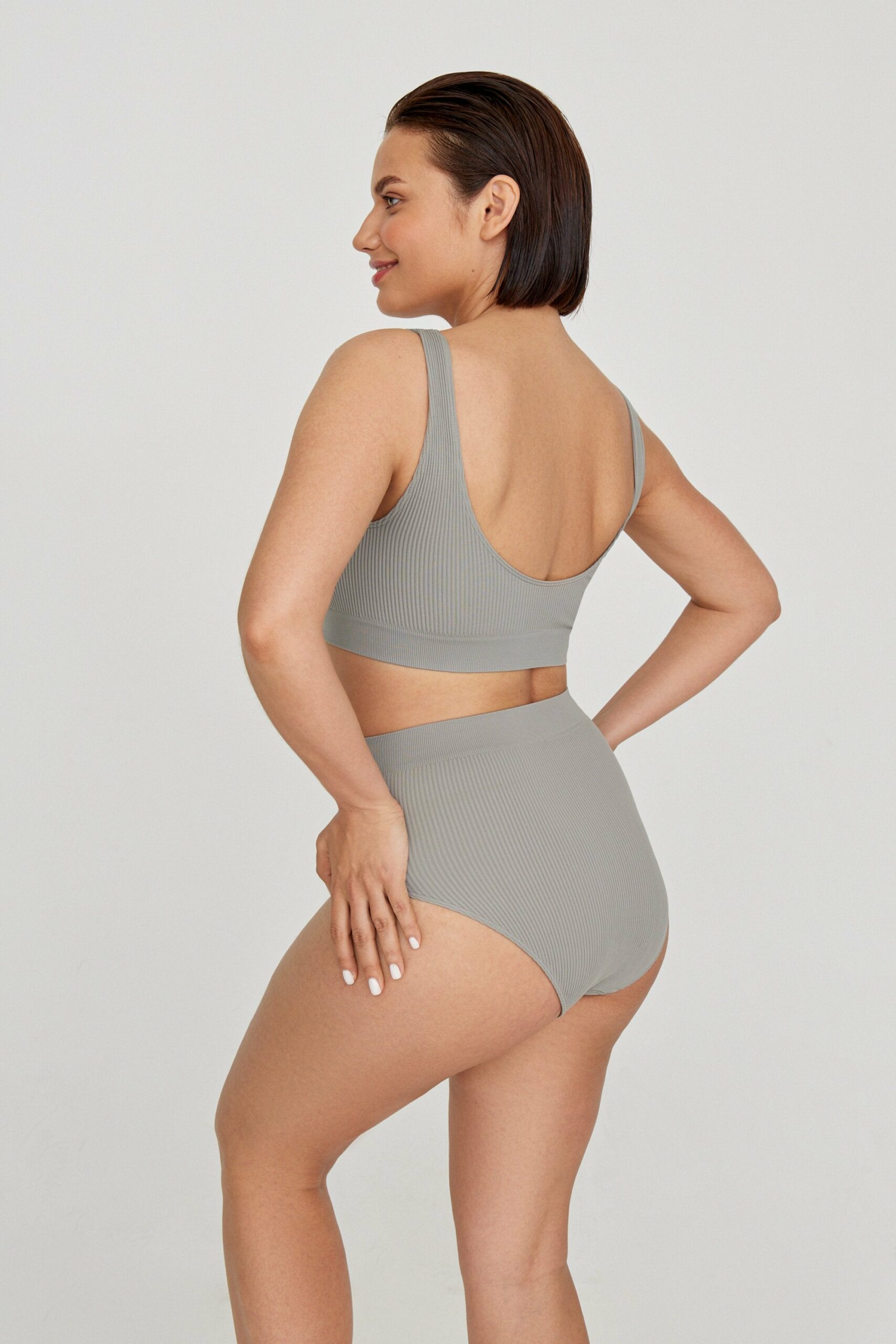 Wide-strap top set with high-rise briefs – фото № 8