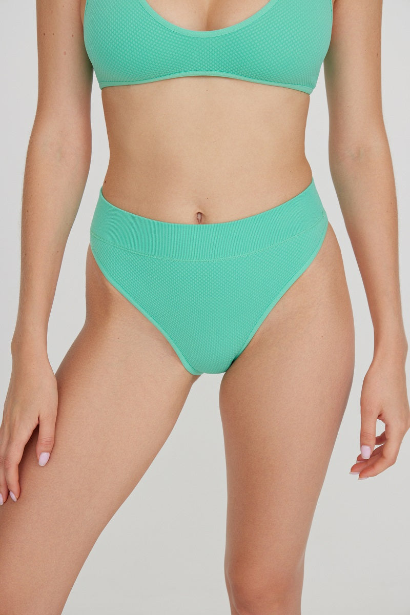 Bikini high clearance waist brazilian