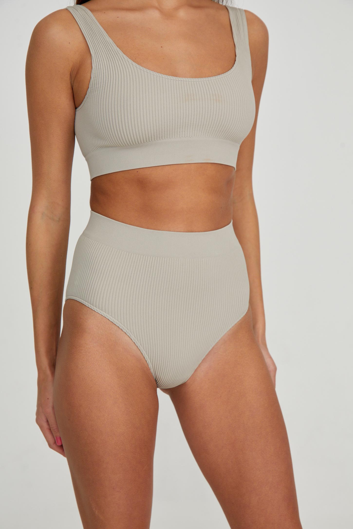 Wide-strap top set with high-rise briefs – фото № 4