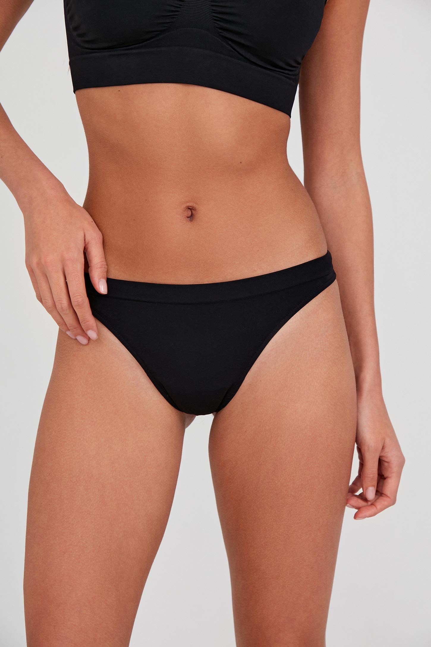 Mid-rise thongs – фото № 3