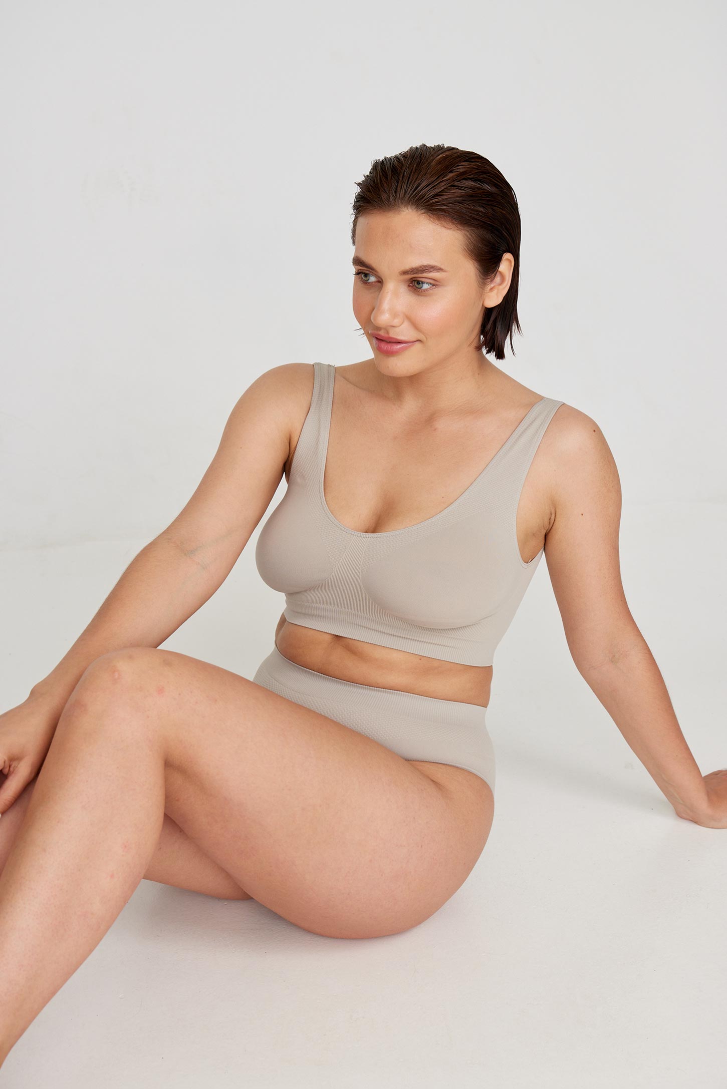Wide strap V-neck underwear bra – фото № 4