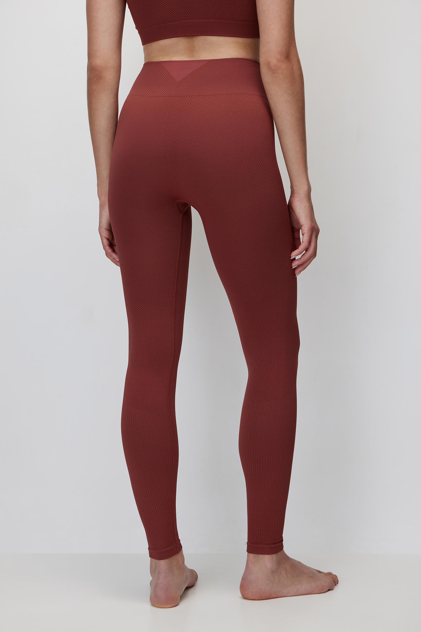 Leggings with a diagonal hem – фото № 5