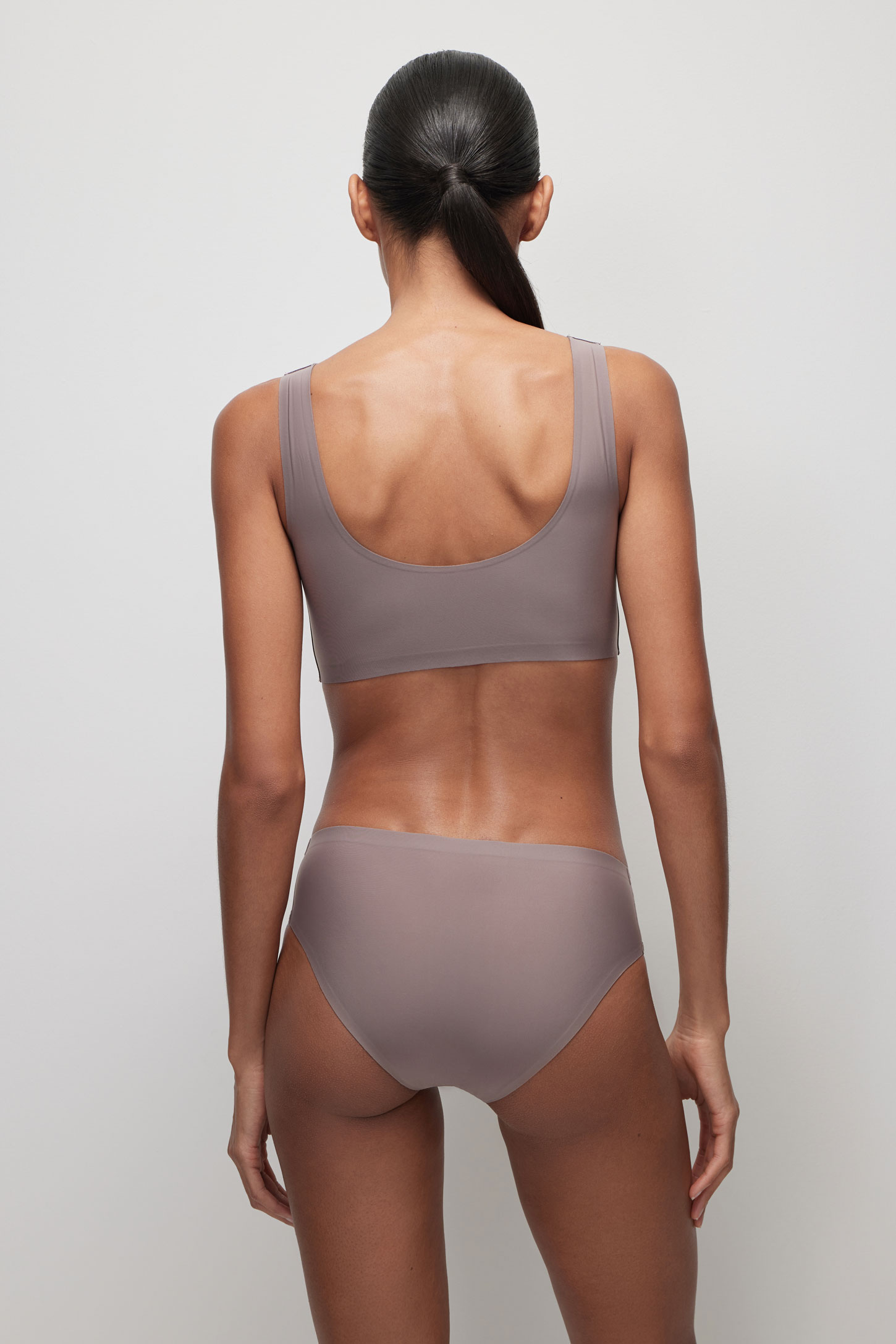 Slip-on briefs with a medium fit Skin – фото № 3