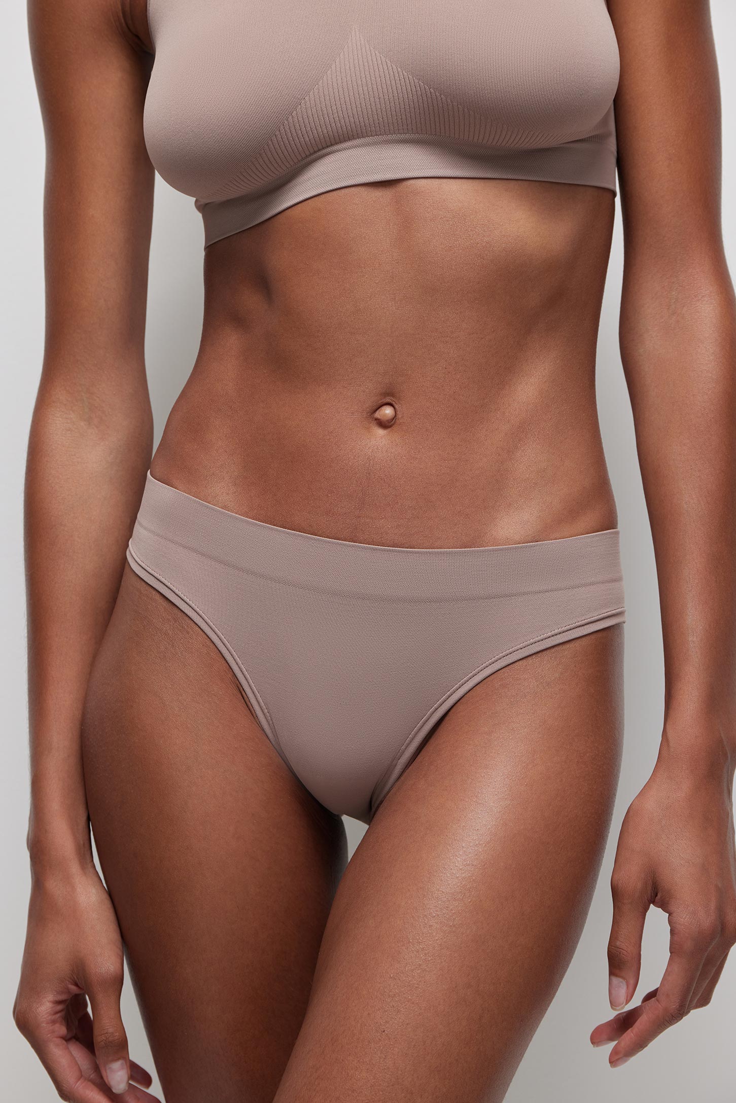 Low-rise brazilian briefs Base – фото № 3