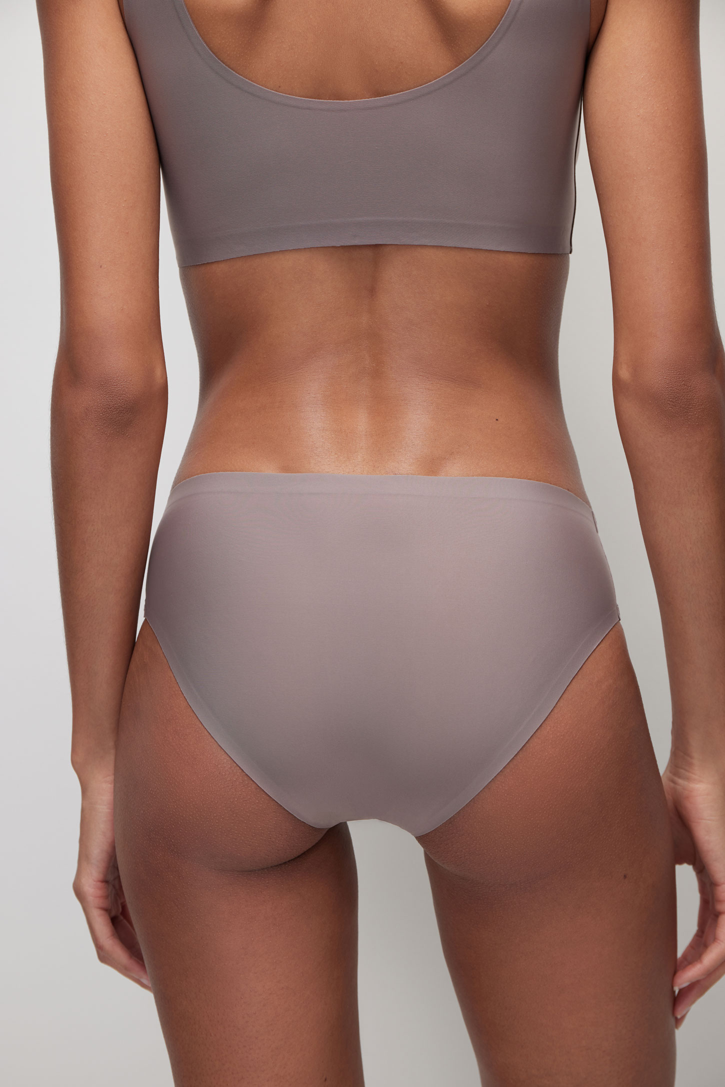 Slip-on briefs with a medium fit Skin – фото № 4