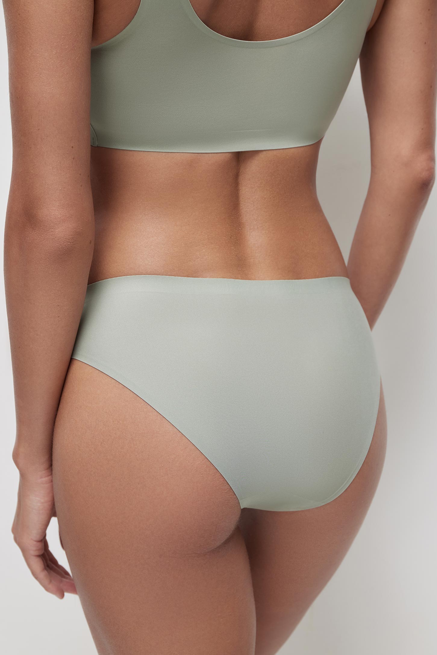 Invisible laser-cut classic briefs – фото № 4