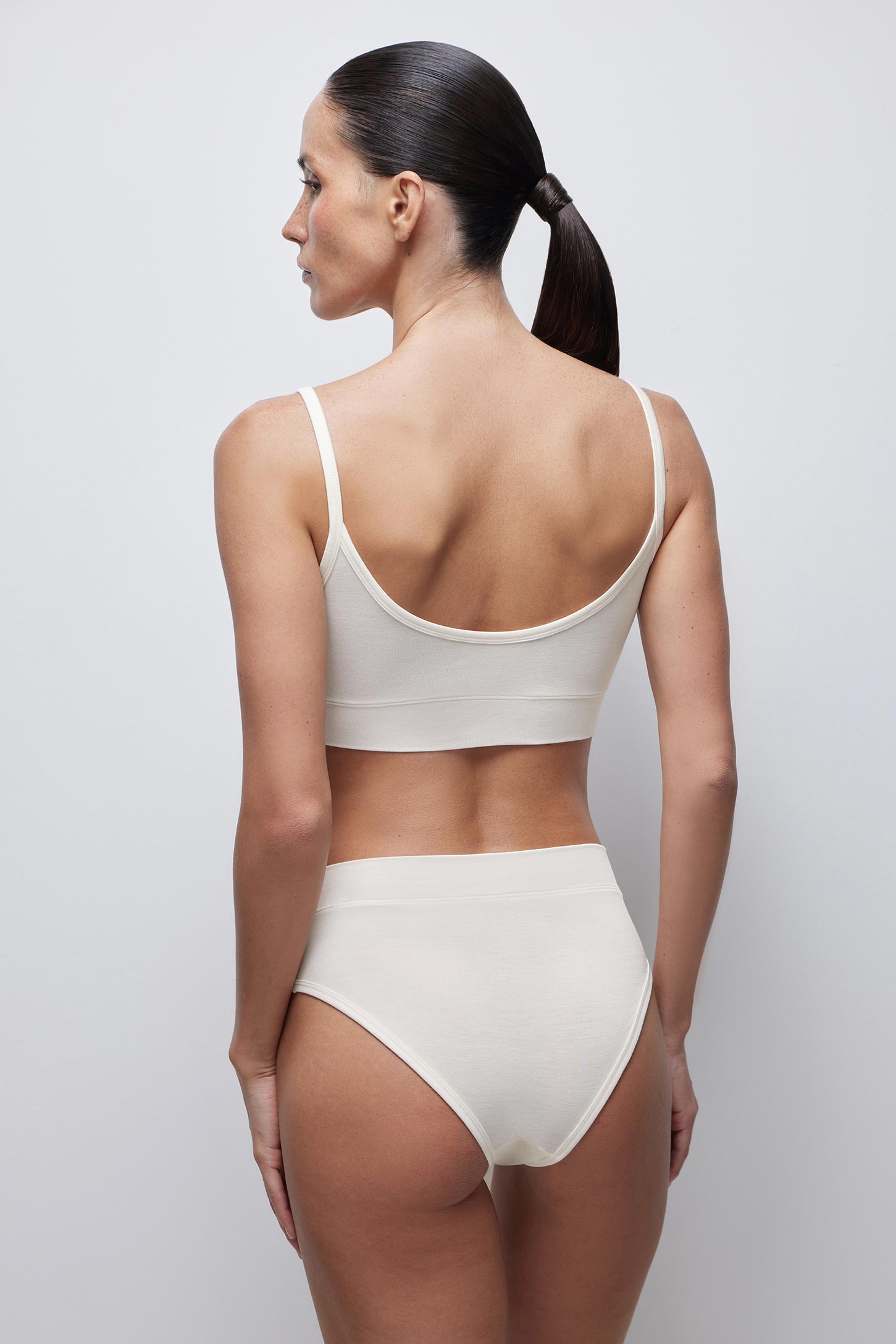 Slip-on briefs with a medium fit made of bamboo Bamboo nude – фото № 4