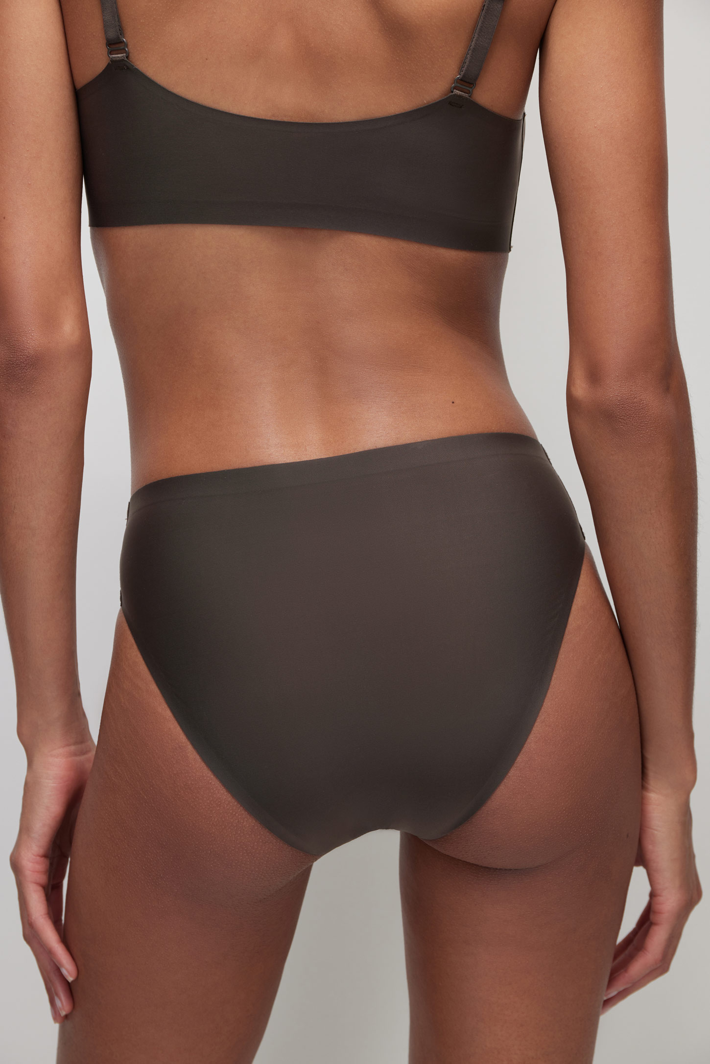High-rise slip-on briefs Skin – фото № 5