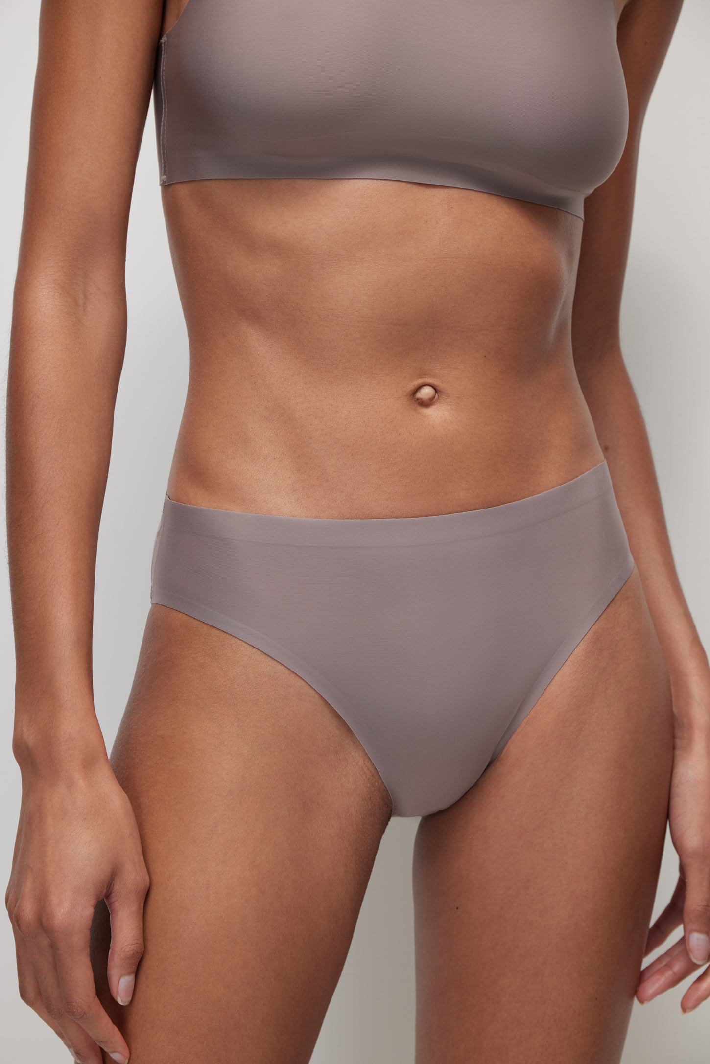 High-rise slip-on briefs Skin – фото № 5