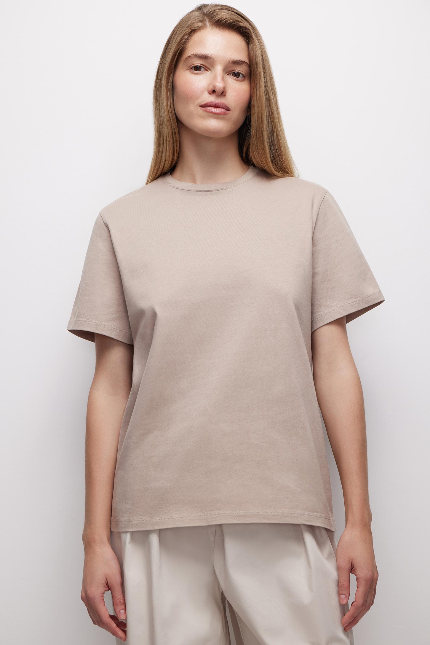 T-shirt with a loose silhouette Basic
