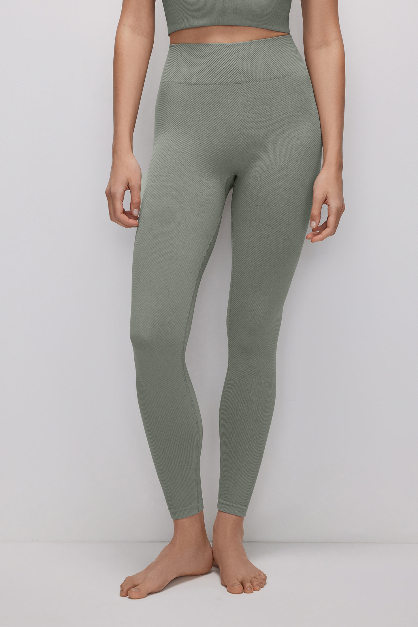 Leggings with a diagonal hem Seamless Fit – фото № 2