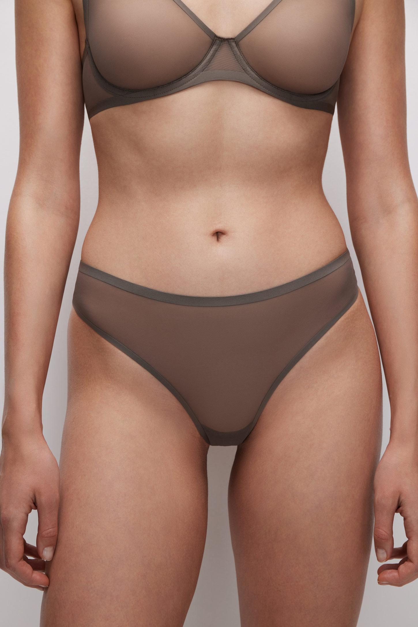 Mid-rise thong FASHION