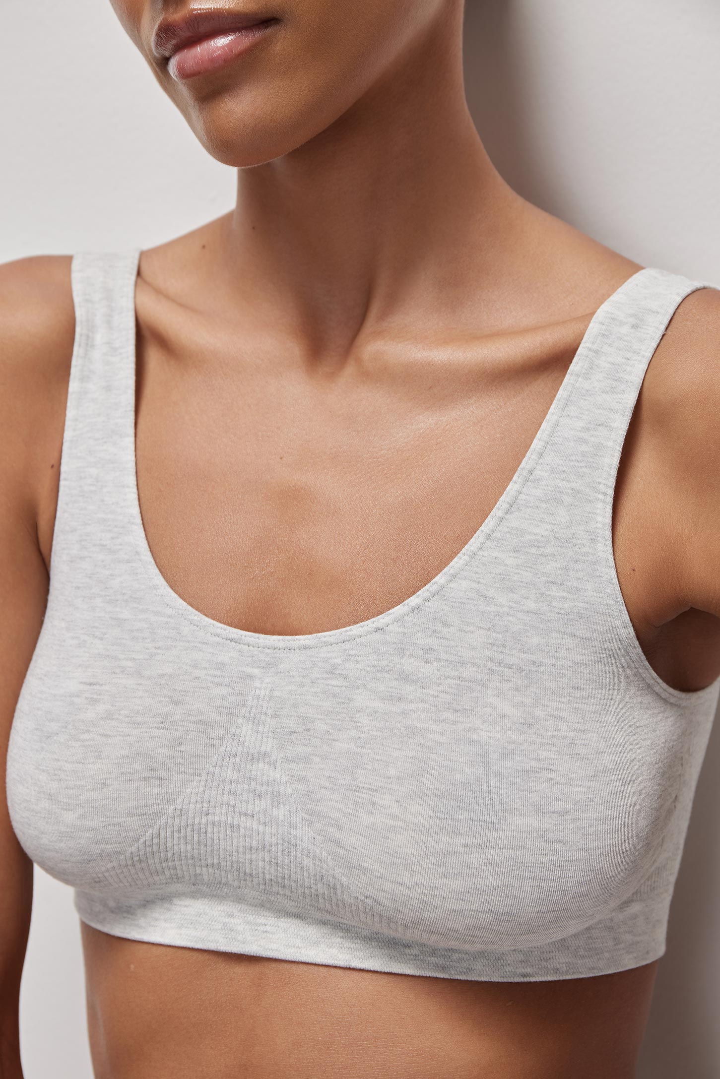 Bamboo wide-strap bra top Seamless – фото № 3
