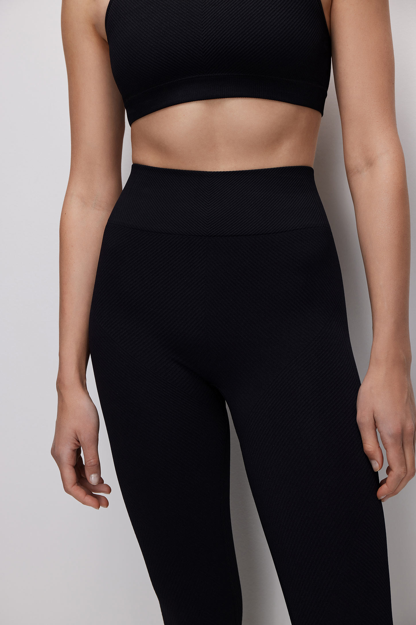 Leggings with a diagonal hem Seamless Fit – фото № 3