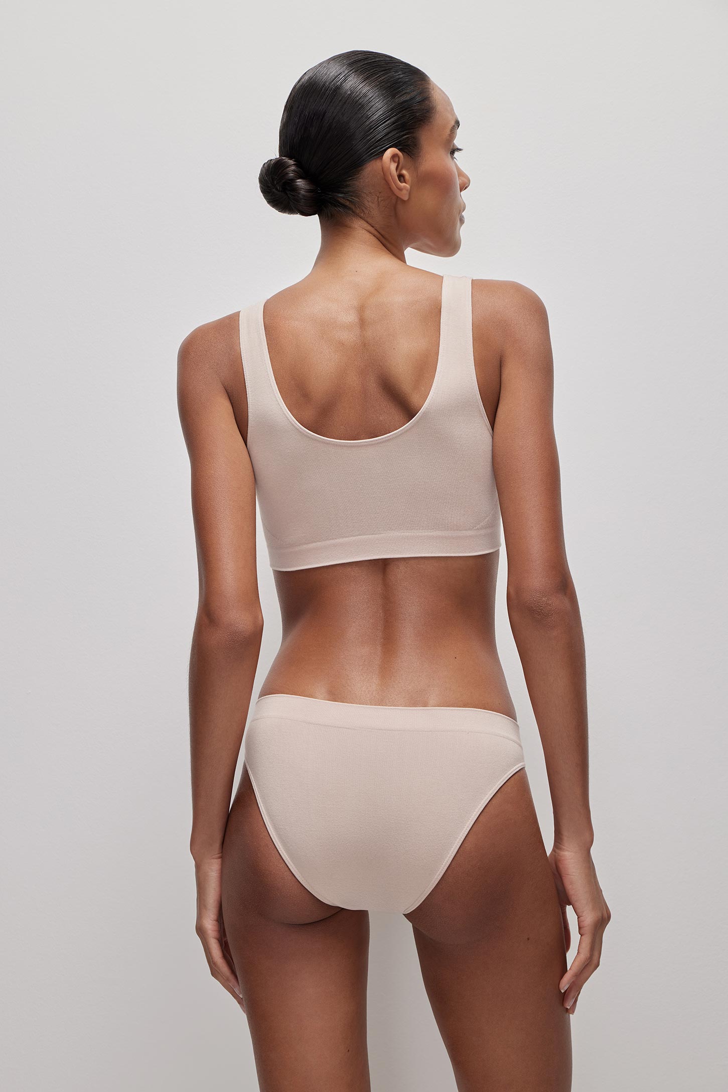 Bamboo wide-strap bra top Seamless – фото № 3