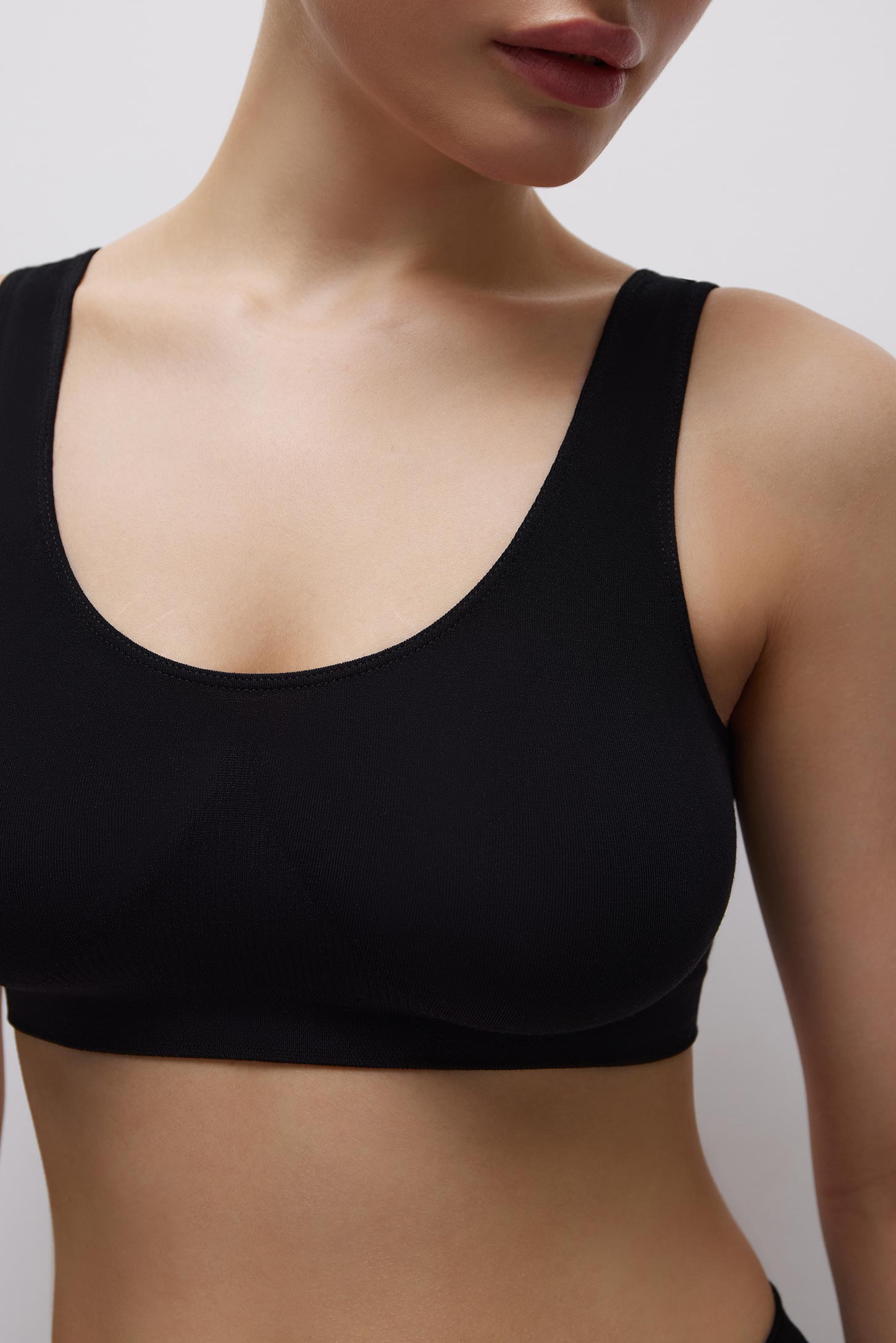 Bamboo wide-strap bra top Seamless – фото № 3