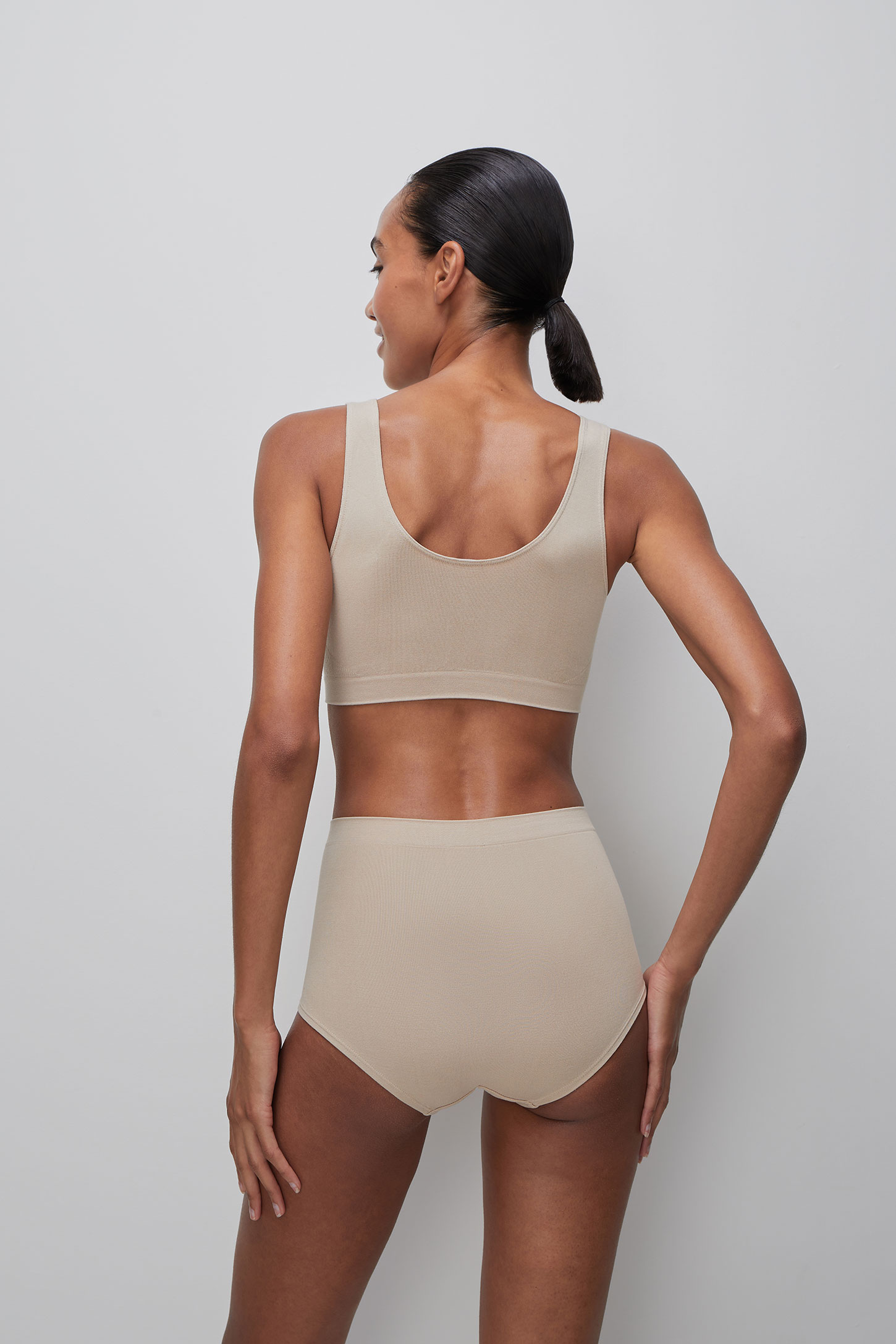 Bamboo wide-strap bra top Seamless – фото № 3