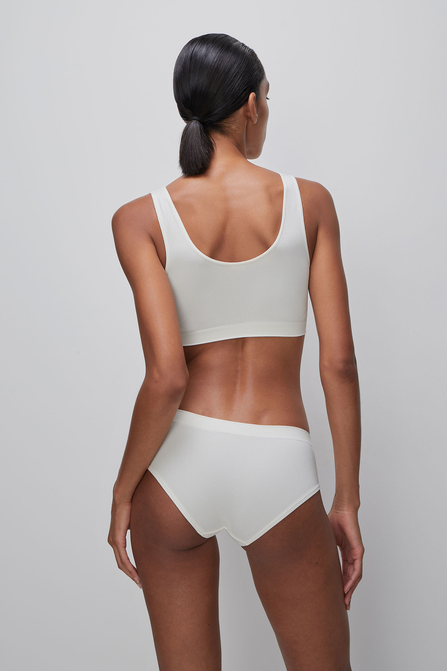 Bamboo wide-strap bra top Seamless – фото № 3