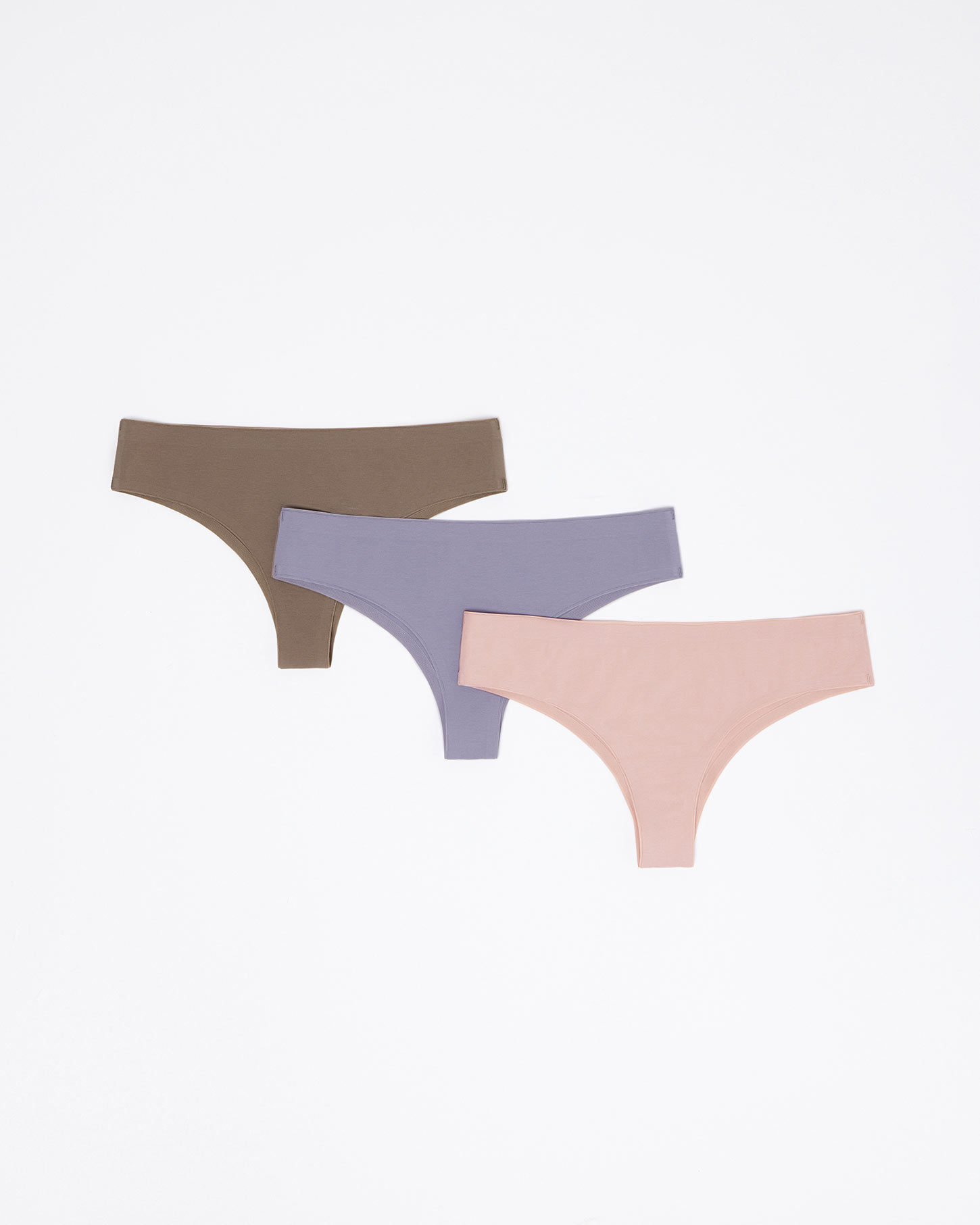 Mid-rise thongs included in the set