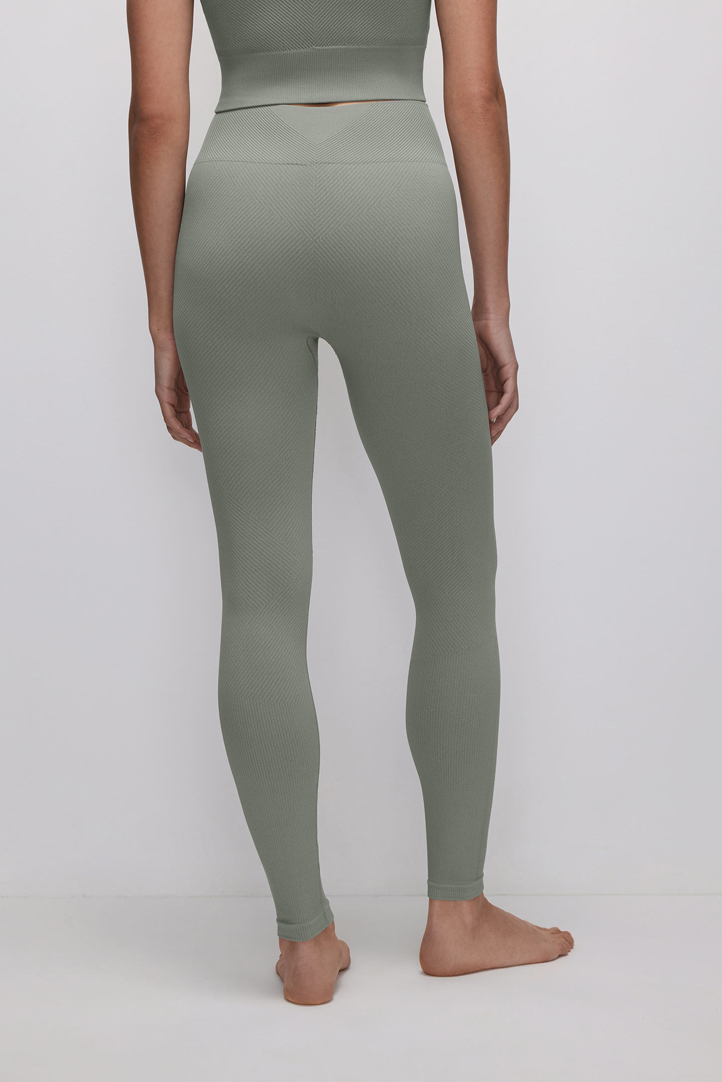 Leggings with a diagonal hem Seamless Fit – фото № 6