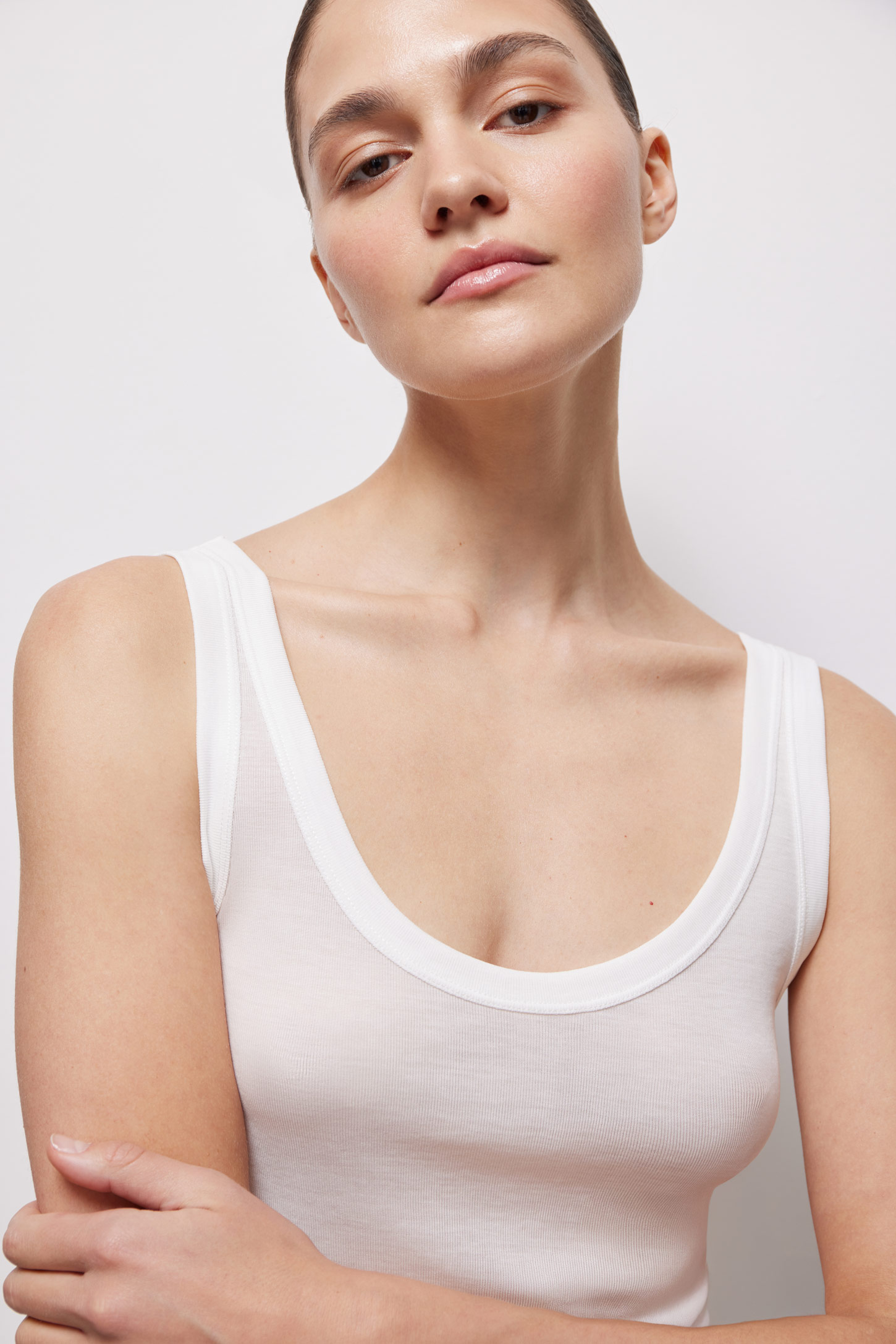 Tank top with wide straps Basic – фото № 3