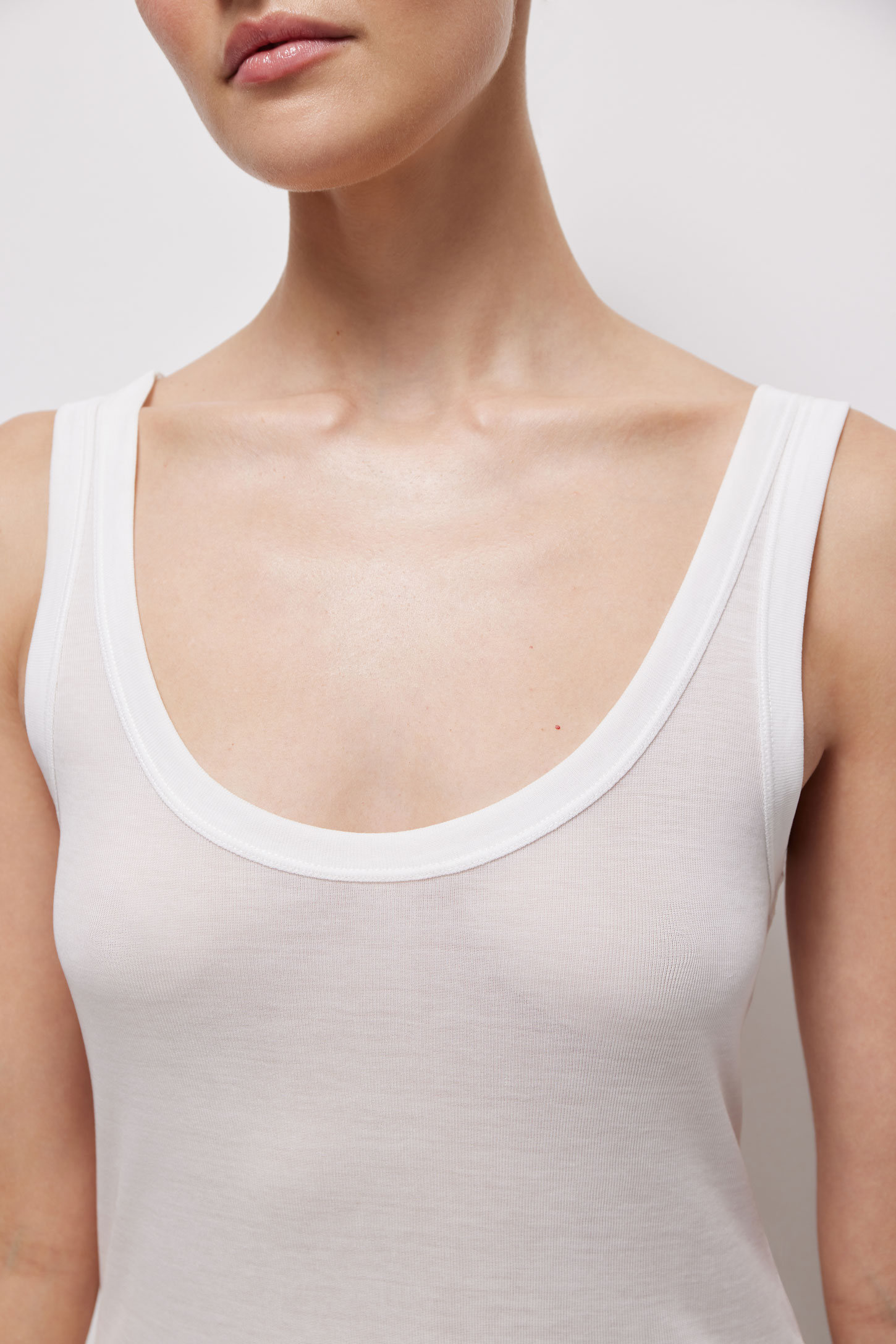 Tank top with wide straps Basic