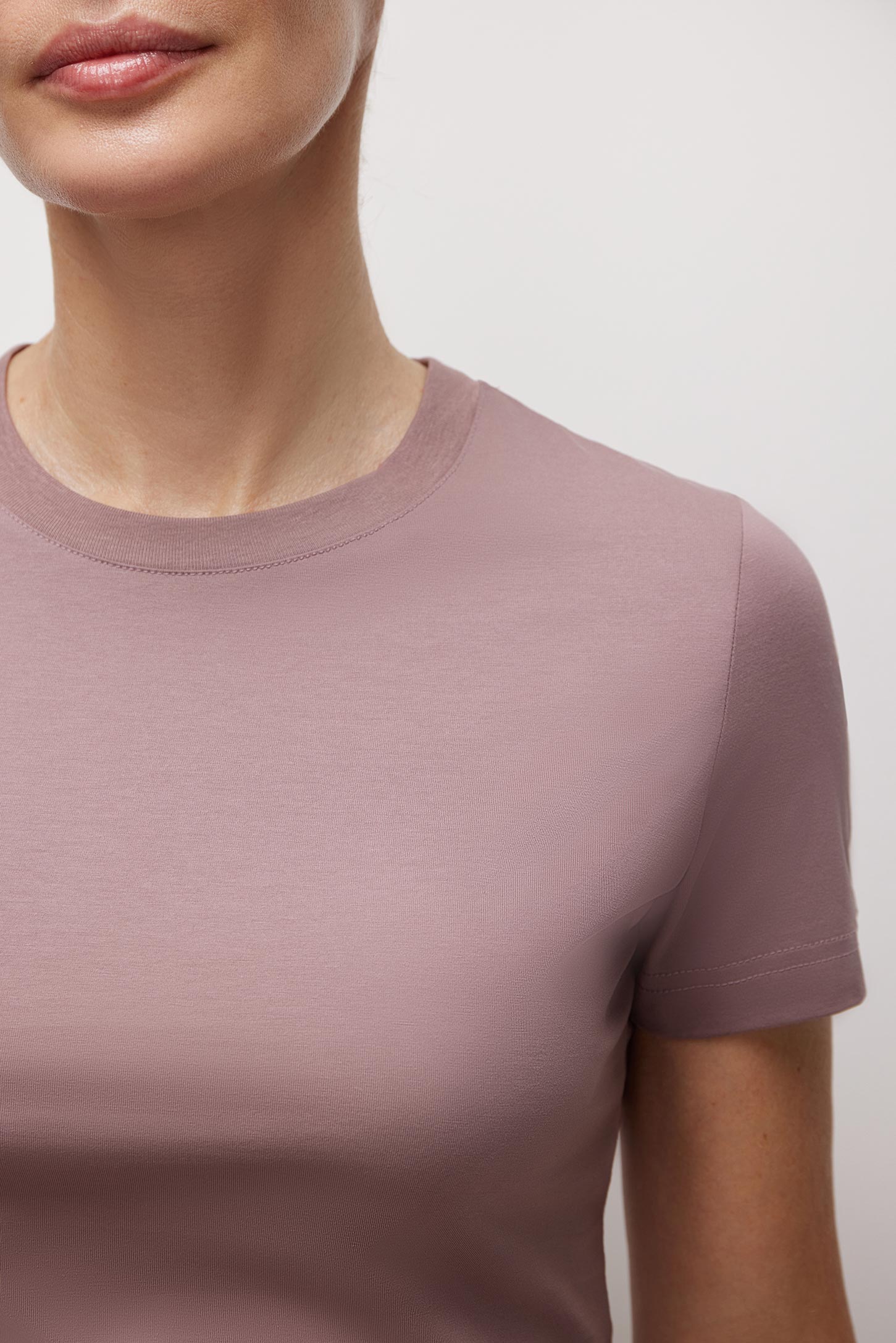 T-shirt slim fit Basic – фото № 3
